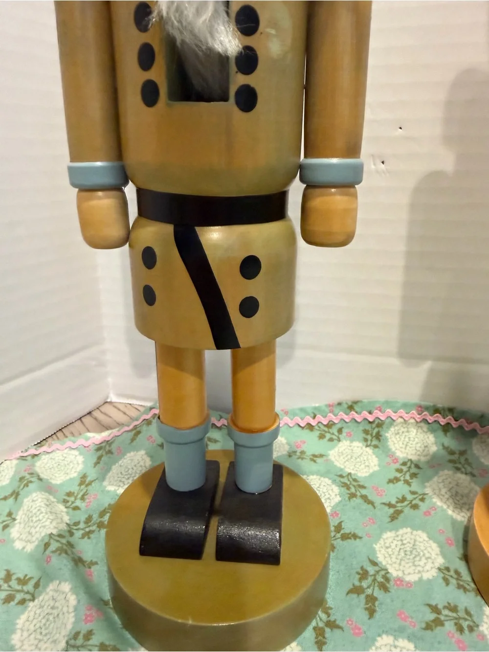 Pier 1 Easter Mr Mrs Easter Bunny Nutcrackers Holiday 14